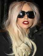 Леди Гага спит с макияжем и страдает выпадением волос